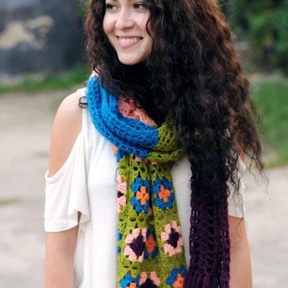 Farfallina patchwork crochet scarf with fringe