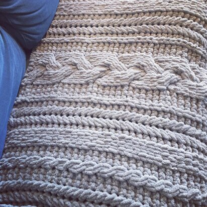 Extra-Chunky Braid Cable Blanket