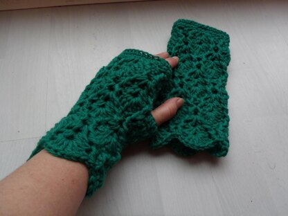 Fingerless Gloves with Cable & Eyelet Design