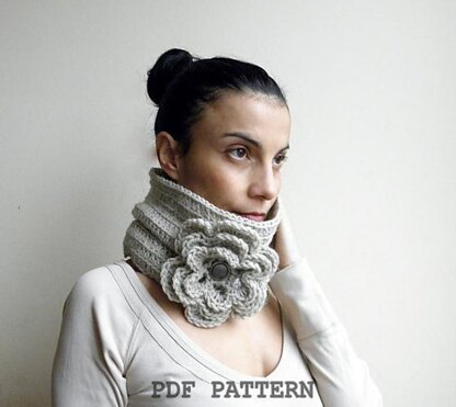 Bulky Flower cowl