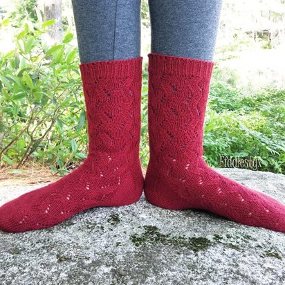 Halfmoon Lake Socks - knitting pattern