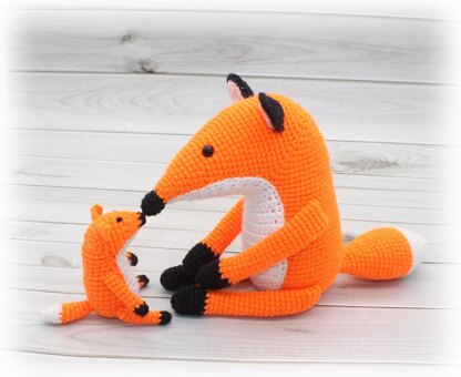 Mummy and Baby Foxes Crochet Pattern