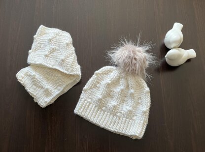 Pretty Diamonds Beanie & Cowl Set N 630