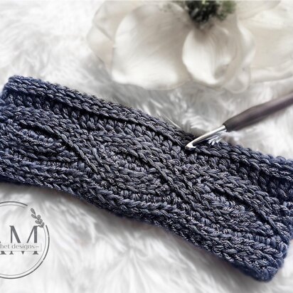 Cables knit-look headband