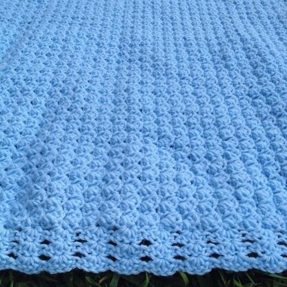 Sweet Dreams baby blanket with shell border