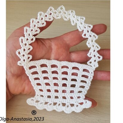 Crocheted white basket 2