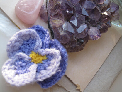 100 Flowers to Knit and Crochet