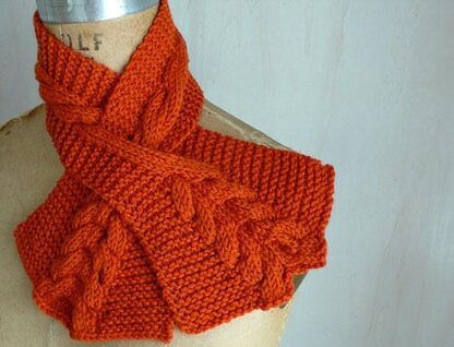 Cabled Keyhole Scarf
