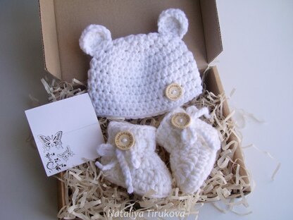 Polar Bear Baby Hat and Booties Set