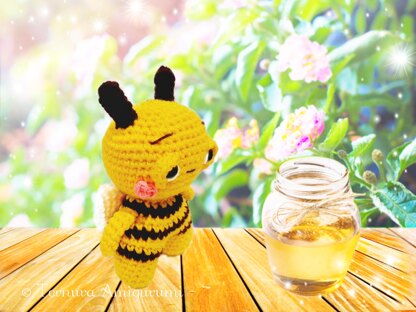 Crochet pattern lovely bee