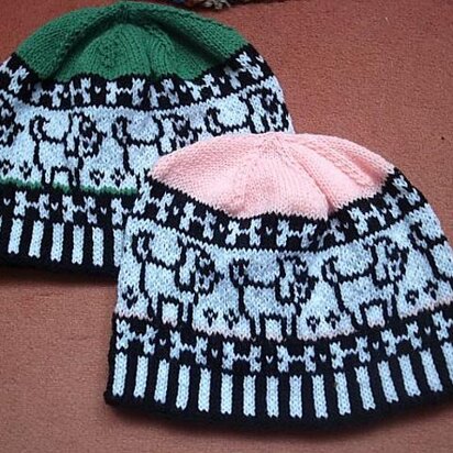 Comic dog "Nachgelaufen" beanie