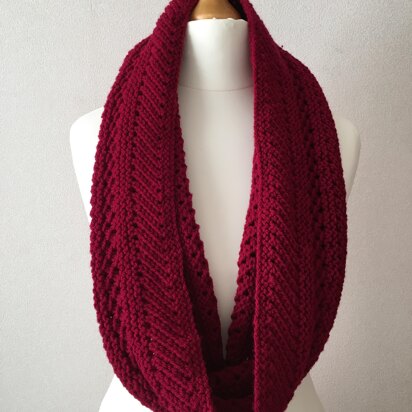 Red Lacy Cowl