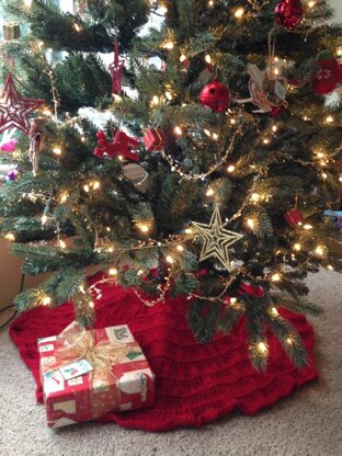 Sparkle and Glow Christmas Tree Skirt