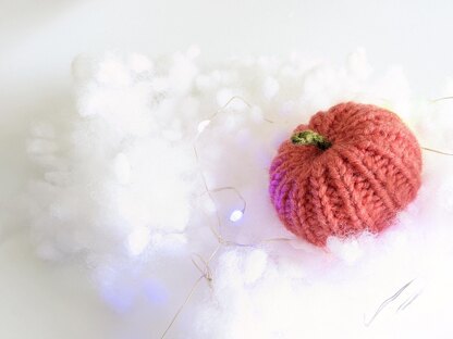 Free Knitting Pattern - Tiny Pumpkin