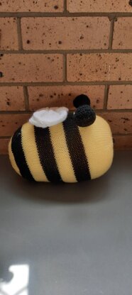 Bonnie the Bumble Bee Knitting Pattern