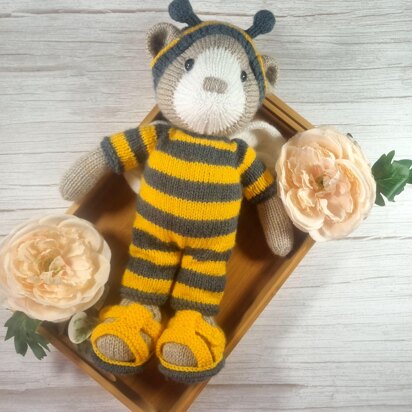 Boris the Bumble Bear - knitting pattern