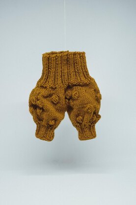Doll pants with bobbles
