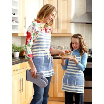 Aprons for Mom and Me in Bernat Handicrafter Cotton Solids - Downloadable PDF