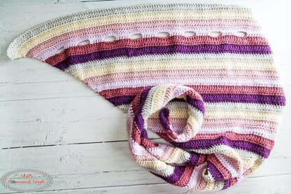 Ruffled Keyhole Boomerang Scarf