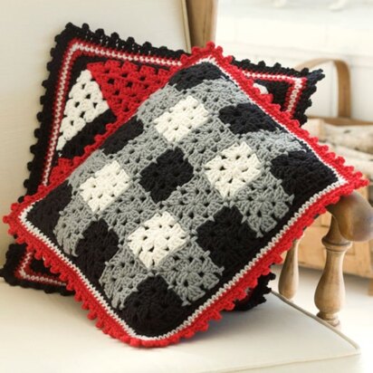 Plaid Pillow in Red Heart Super Saver Economy Solids - LW2129