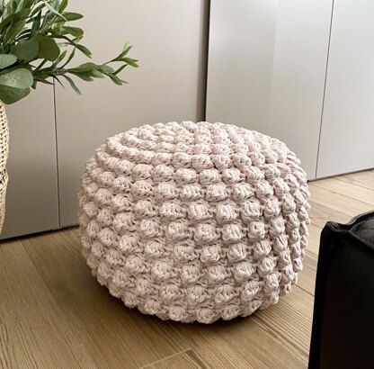 T-Shirt yarn Bobble Pouffe