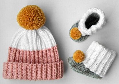 Vaughn Ribbed Hat and Bootie Slipper Set