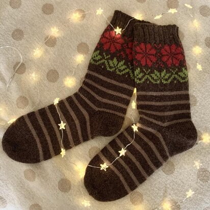 Poinsettia Socks - knitting pattern