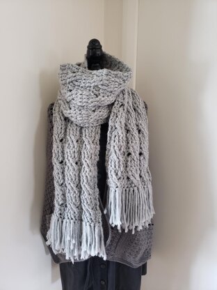 Chunky 3 Cable scarf