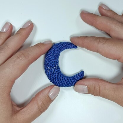 Sleepy Crescent MOON Amigurumi