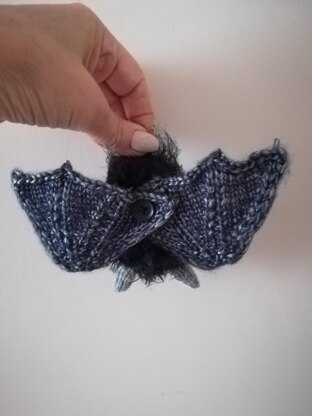 Handmade Halloween Bat Knitting Pattern for Cute Toy Pendant