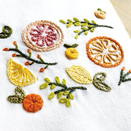 Un Chat Dans L'Aiguille Easy Customize - Sunbath - Size XS Printed Embroidery Kit