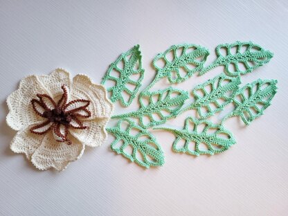 3D flower and openwork leaf pattern