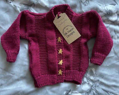 Vinnie Baby Dungarees and Cardigan Knitting Pattern Newborn-24 months approx