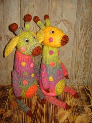 Toy Knitting Patterns - knit rainbow giraffes according to the giraffe knitting