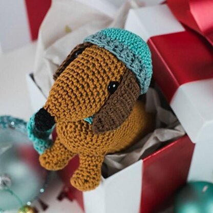 Dachshund Through the Snow Amigurumi