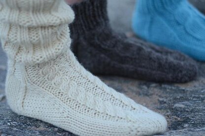 Cosy Cabled Toe-Up Socks