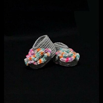 Baby booties . The Sweet Ruffle Booties