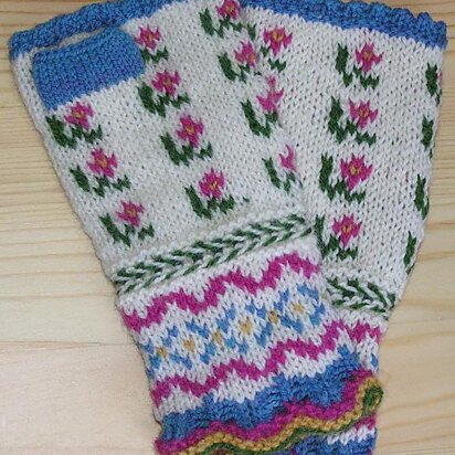 Spring Latvian Mitts