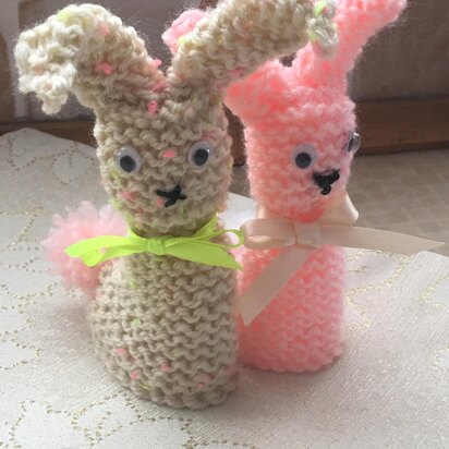 DK knitting pattern easy beginner garter stitch Easter creme egg bunny