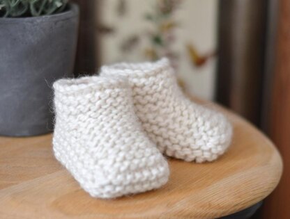 Chunky baby 2025 booties knit pattern