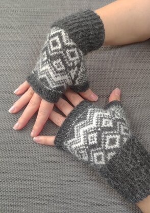 Supersoft Alpaca Geometric Mitts