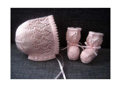 Olivia Bonnet & Booties Set (DK)