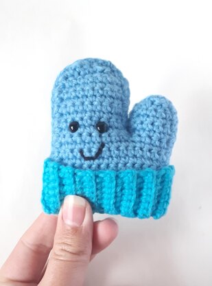 Kawaii Mitten Decoration