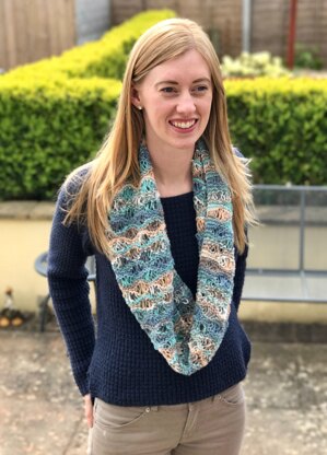 Aphroditia Lace Cowl Infinity Scarf in Sirdar Crofter DK