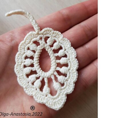 White openwork leaf