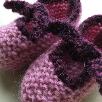 Garter Stitch Baby Bootees