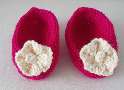 Fiona - Baby shoes with a knitted flower