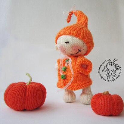 Pebble doll Halloween BOO and two pumpkins