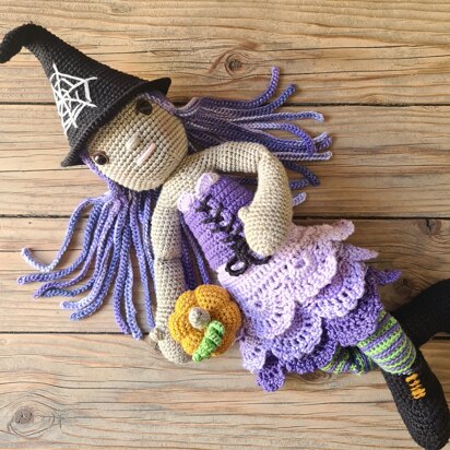 Amigurumi Halloween Witch Maddy Doll