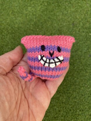 Alice in Wonderland doll knitting pattern